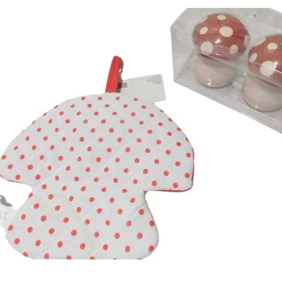 Mushroom Cotton Pot Holder(8"x9") RED & WHITE with salt & Pepper Shaker set - Picture 2 of 8